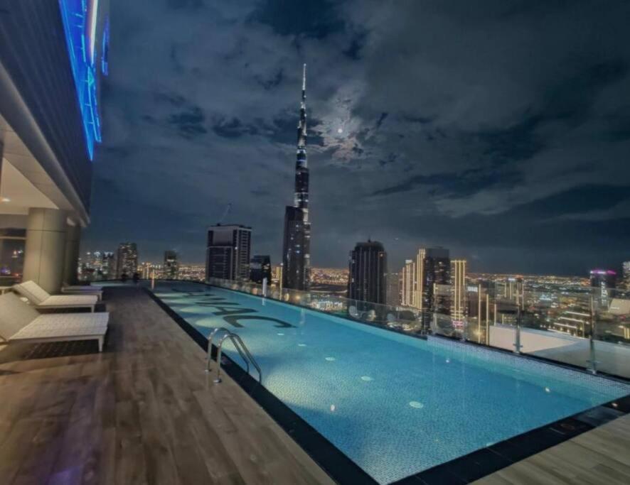 Luxurious One Bedroom Apartment *
