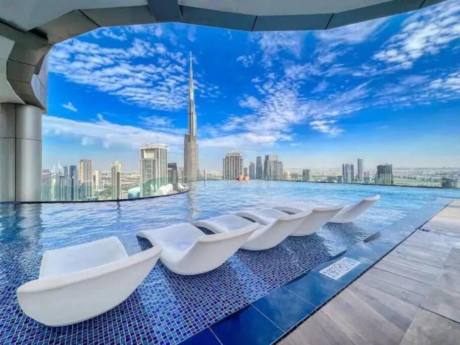 Luxurious One Bedroom Apartment